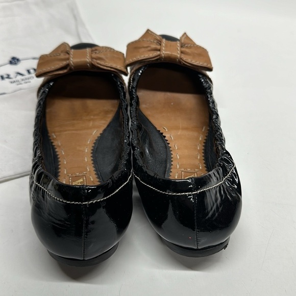 Prada Ballet Flats Bow Ballerina Slip On Shoes Patent Leather Black Tan 36.5 - Picture 6 of 11